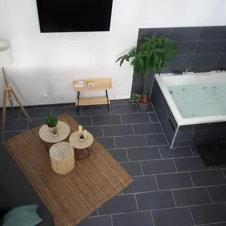 Feriehus Maison Privative, Cocooning, Zen , Avec Jacuzzi